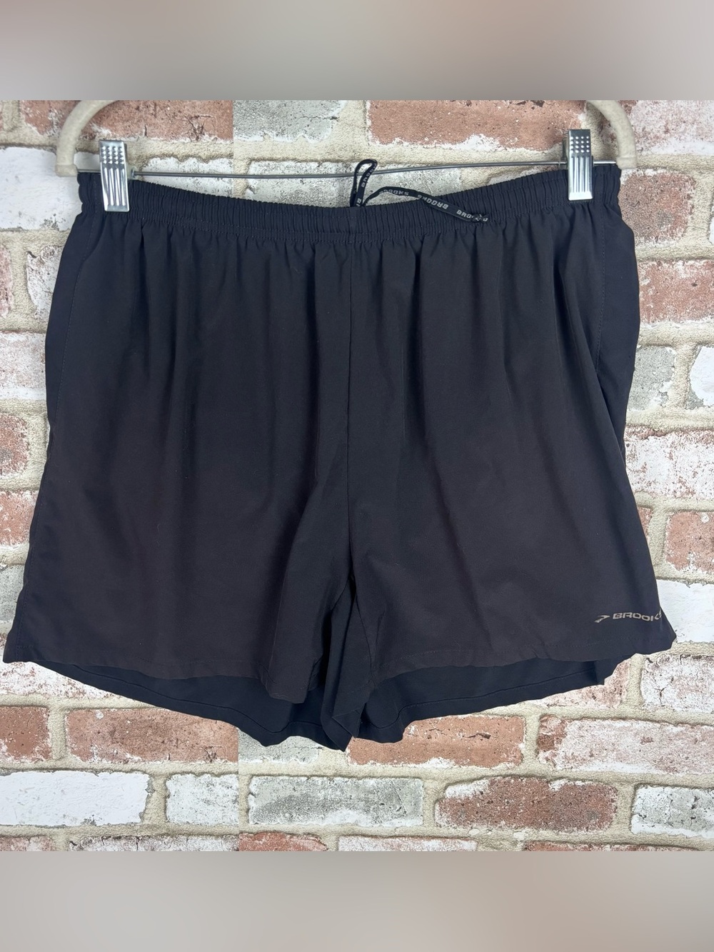 Brooks Men’s Black running shorts | Medium Lined inside